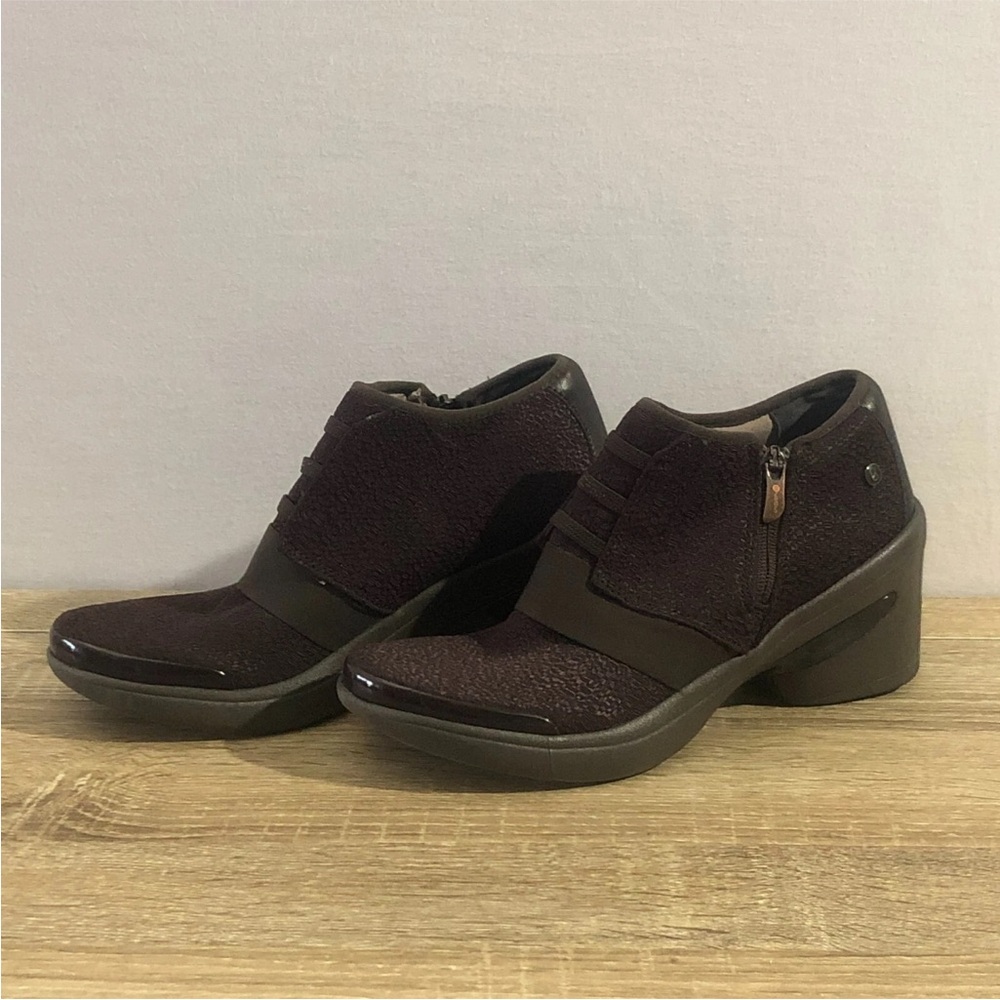 Bzees Women's Black Slip-On Sneakers size 7
